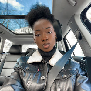 Meet your Posher, Divina